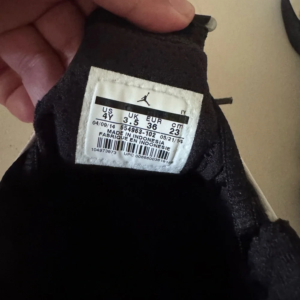 Jordan retro 14 size 4Y